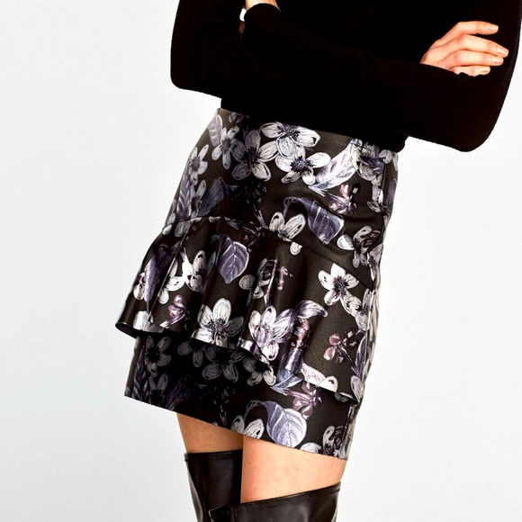 Zara Dresses & Skirts - Zara women’s black Silver Faux leather floral ruffle pelium mini skirt size M